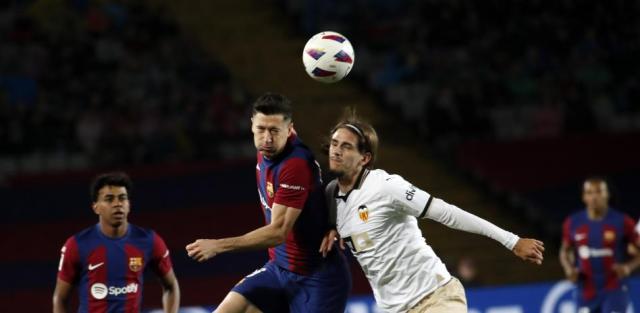 巴萨翻盘10人瓦伦，巴萨被力保亚军了吗?