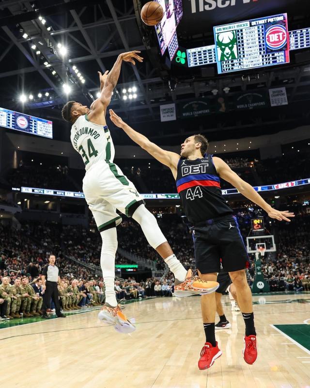 在线游戏-雄鹿开季7连胜平队史纪录 字母哥砍30分家常便饭