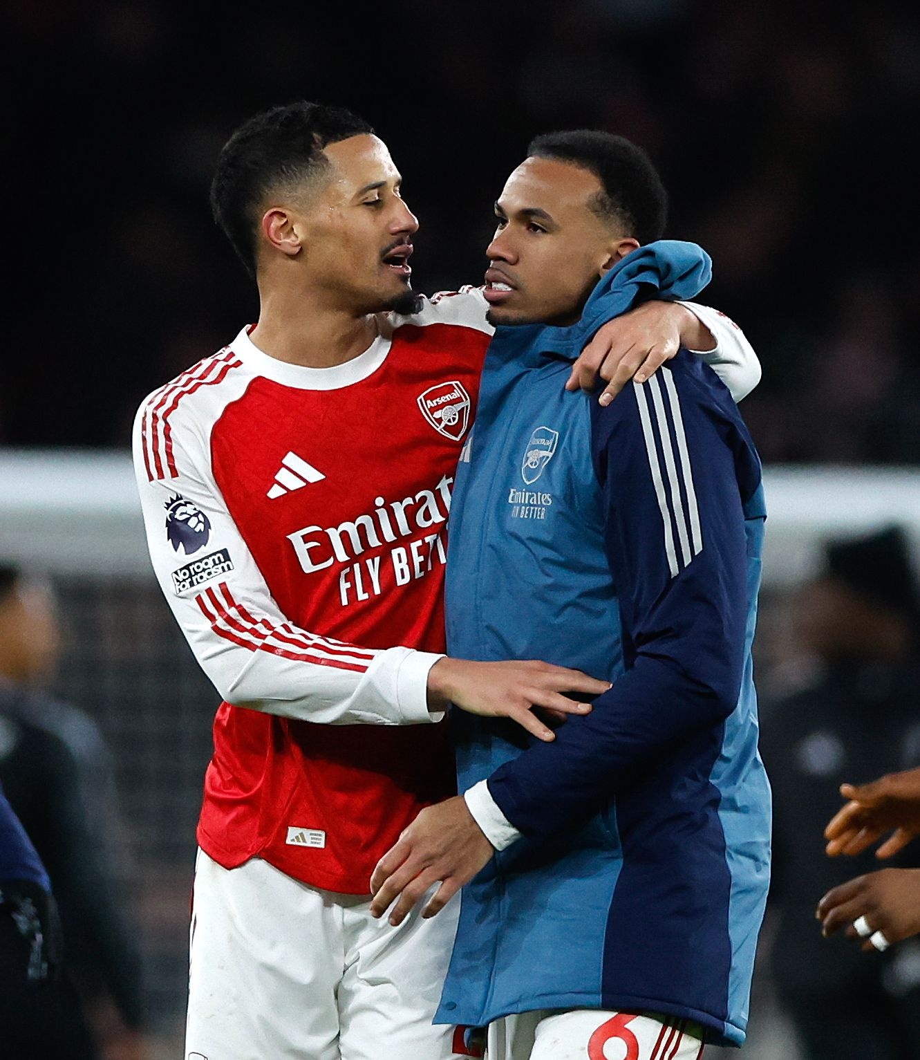 真人娱乐-琼斯：加布里埃尔和萨利巴面对曼联时非常脆弱，有时甚至有些软弱